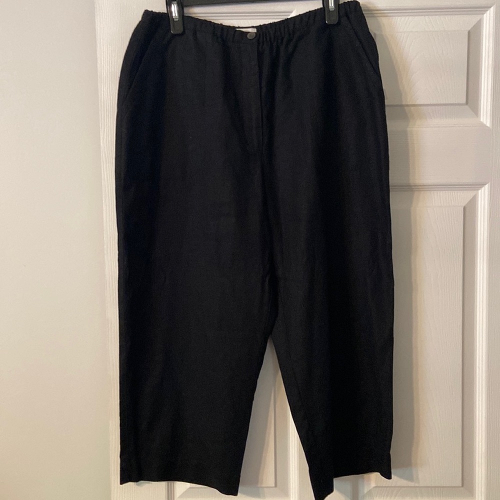 Liz Claiborne Crop Pants size 12 55% linen’s 45% rayon black color inseam 21”